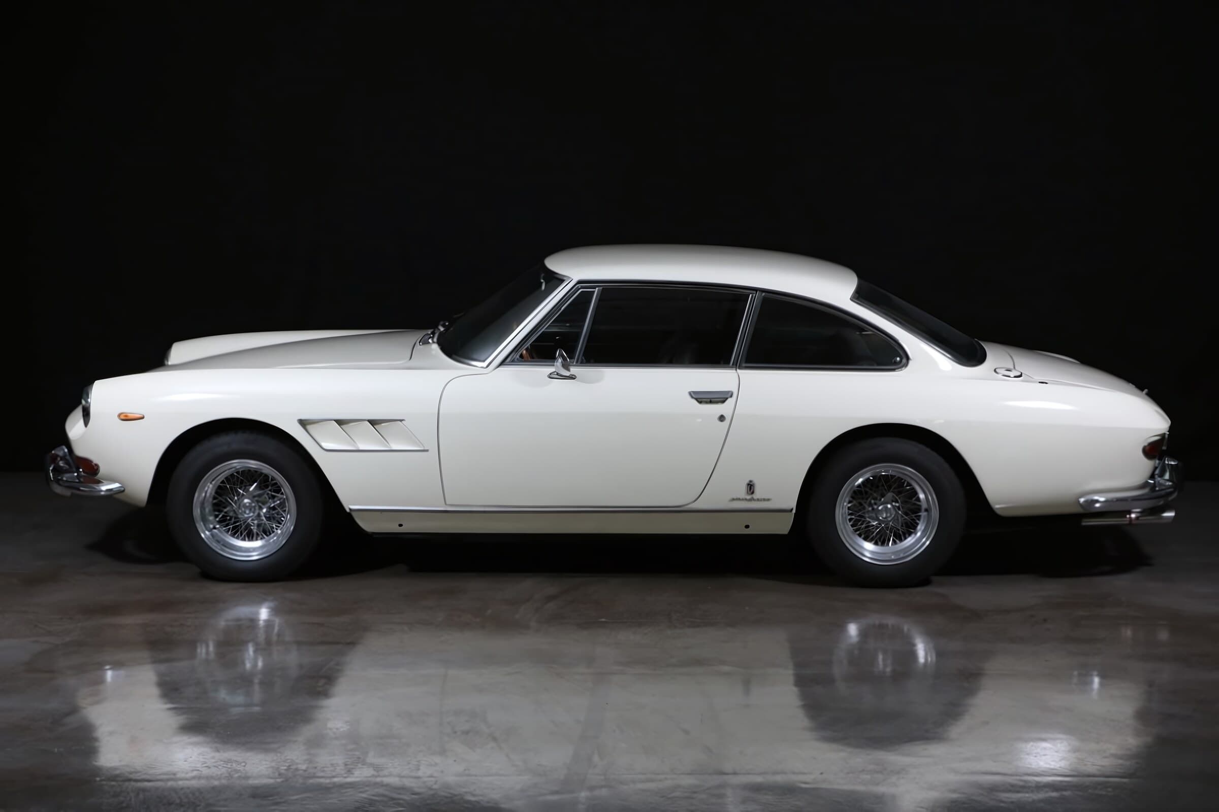 Ferrari 330 GT 2+2 z roku 1967, talianske gran turismo kupé od Pininfarina
